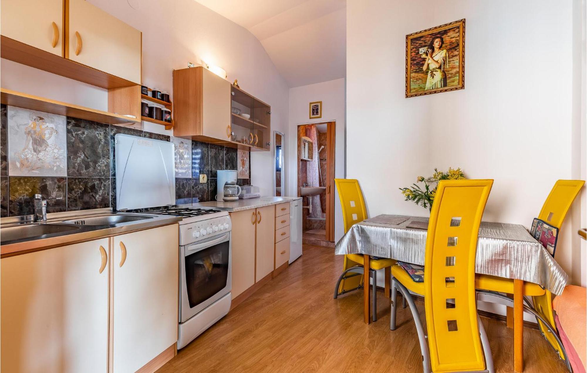 1 Bedroom Awesome Apartment In Liznjan Luaran gambar