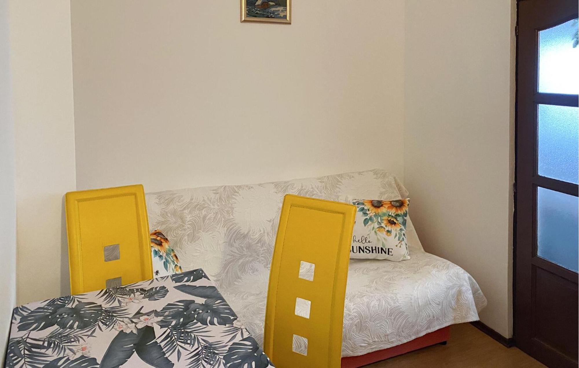 1 Bedroom Awesome Apartment In Liznjan Luaran gambar
